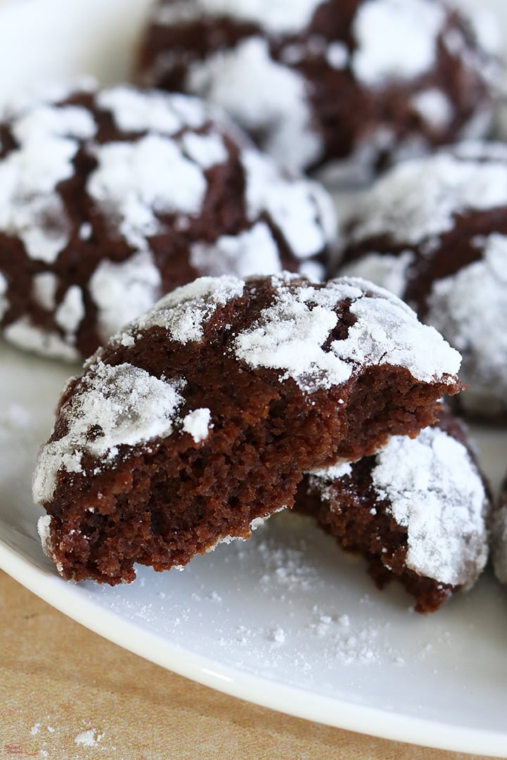 crinkle cookies served