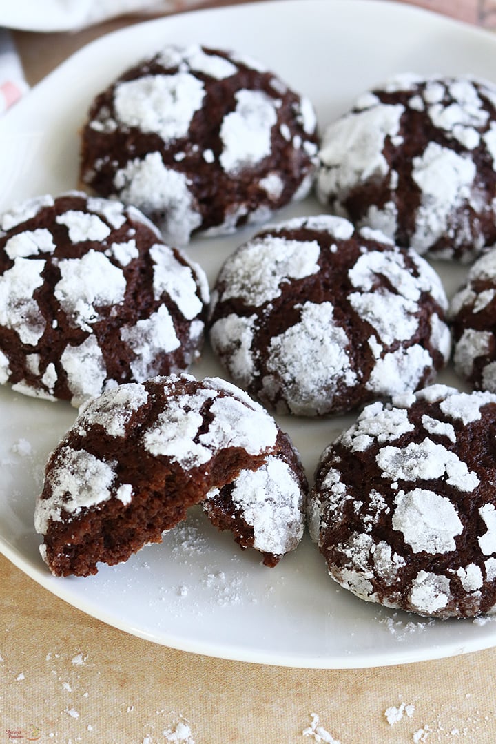 crinkle cookies served