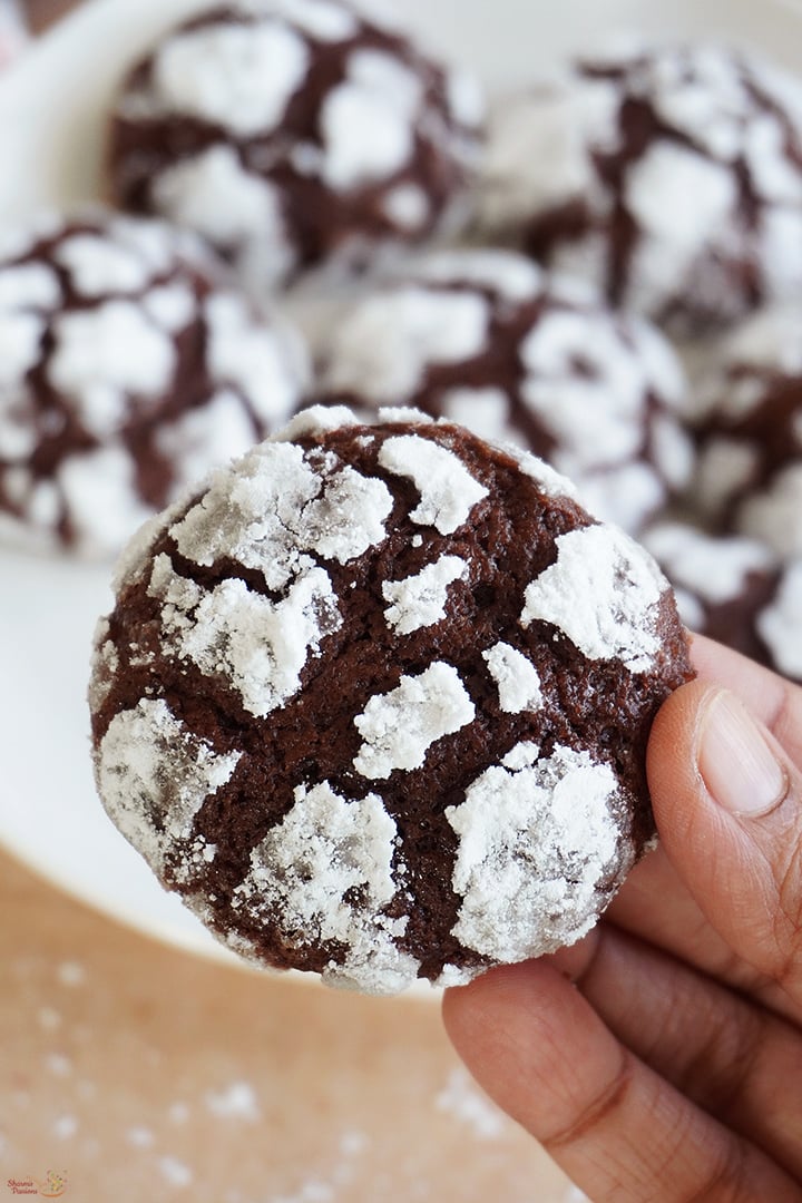eggless crinkle cookies served