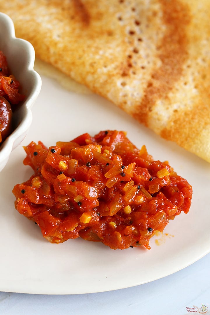 onion tomato thokku served with crispy dosa