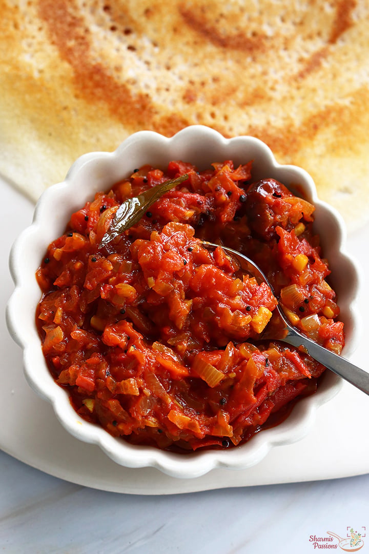 onion tomato thokku served with crispy dosa