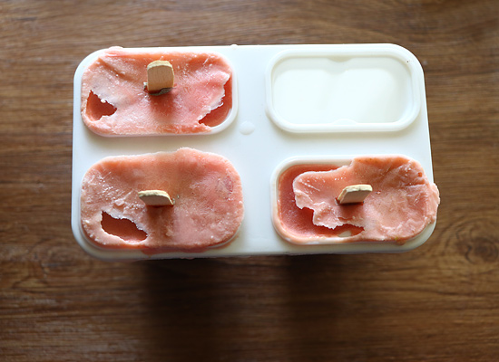 rose thandai popsicles recipe demould