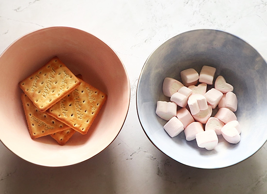 marshmallows and crackers