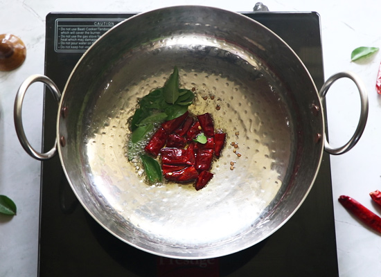 Pallipalayam Mushroom Fry add red chillies, curry leaves