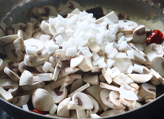 Pallipalayam Mushroom Fry add mushroom, coconut