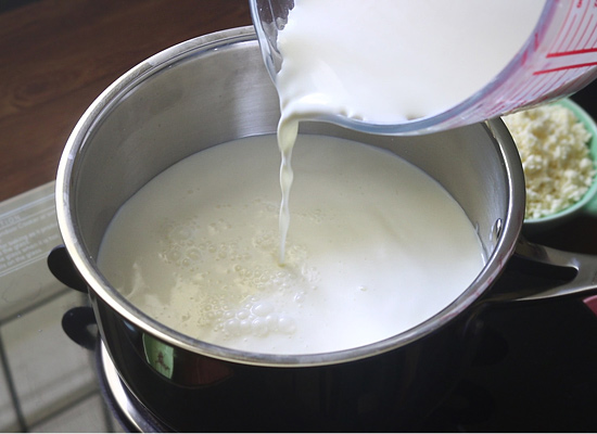 paneer payasam recipe - add milk to sauce pan