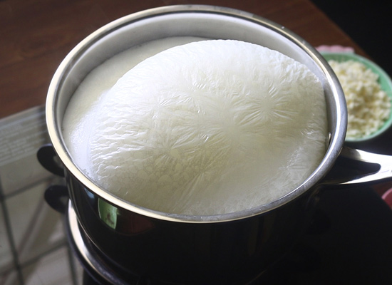 paneer payasam recipe - boil milk