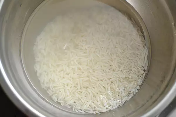 soak basmati rice in water