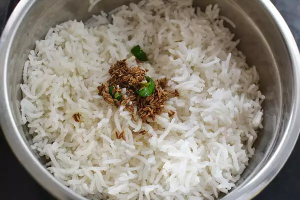 tadka added to rice