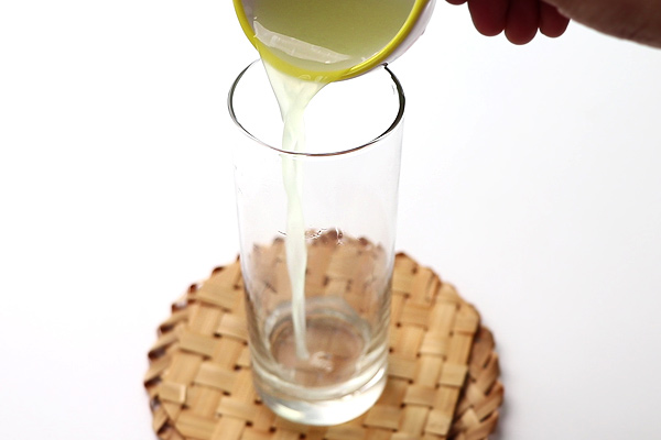 add lemon juice to serving glass