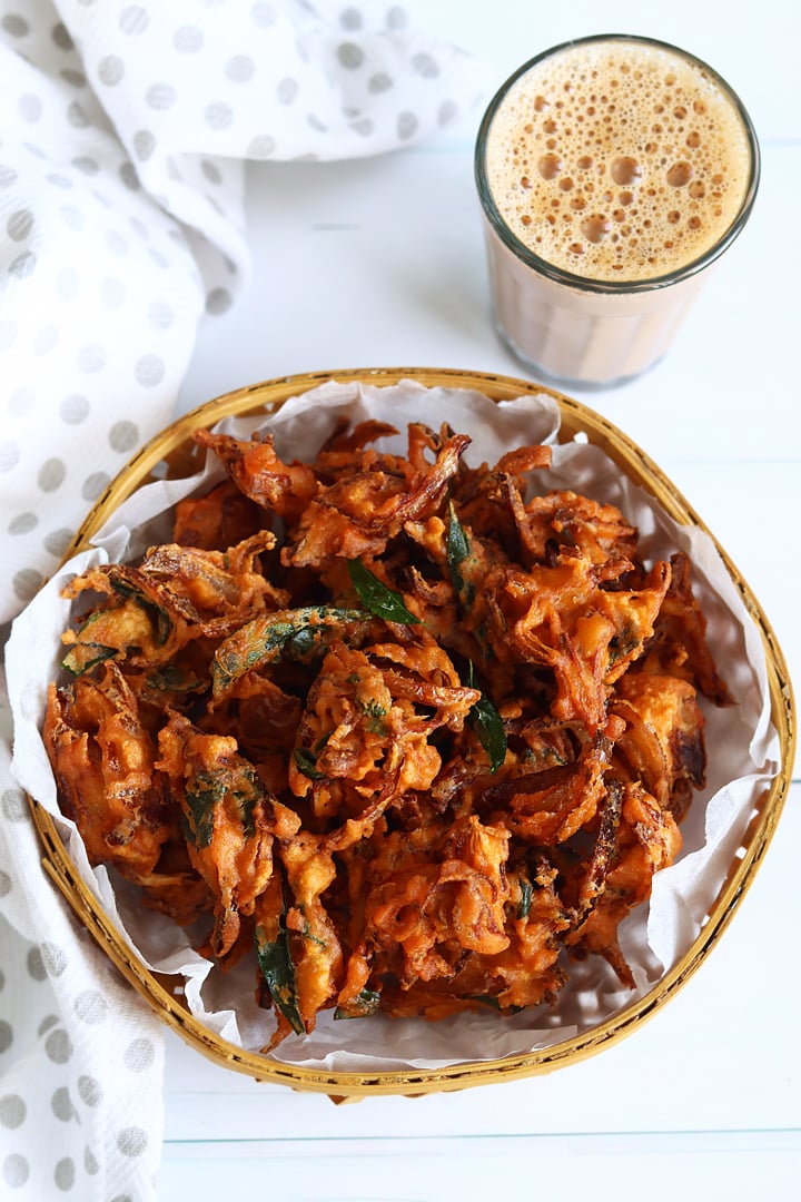 onion pakoda served with tea