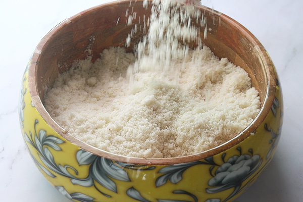 crumbly flour