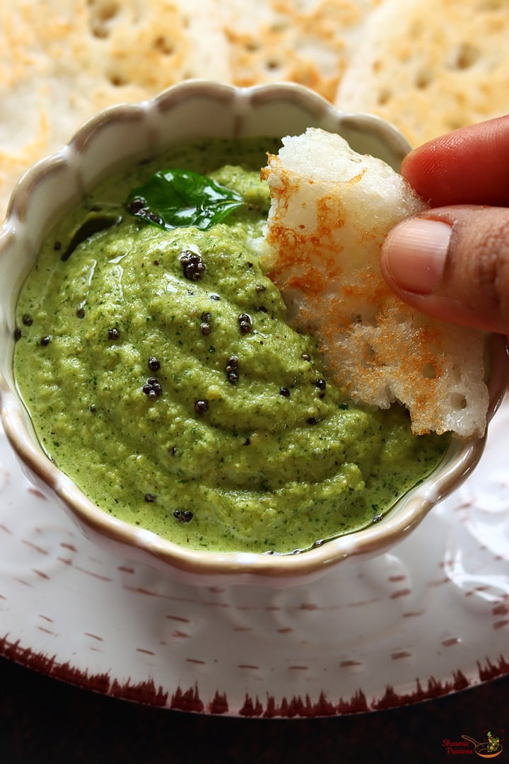 mint chutney served with oothapam