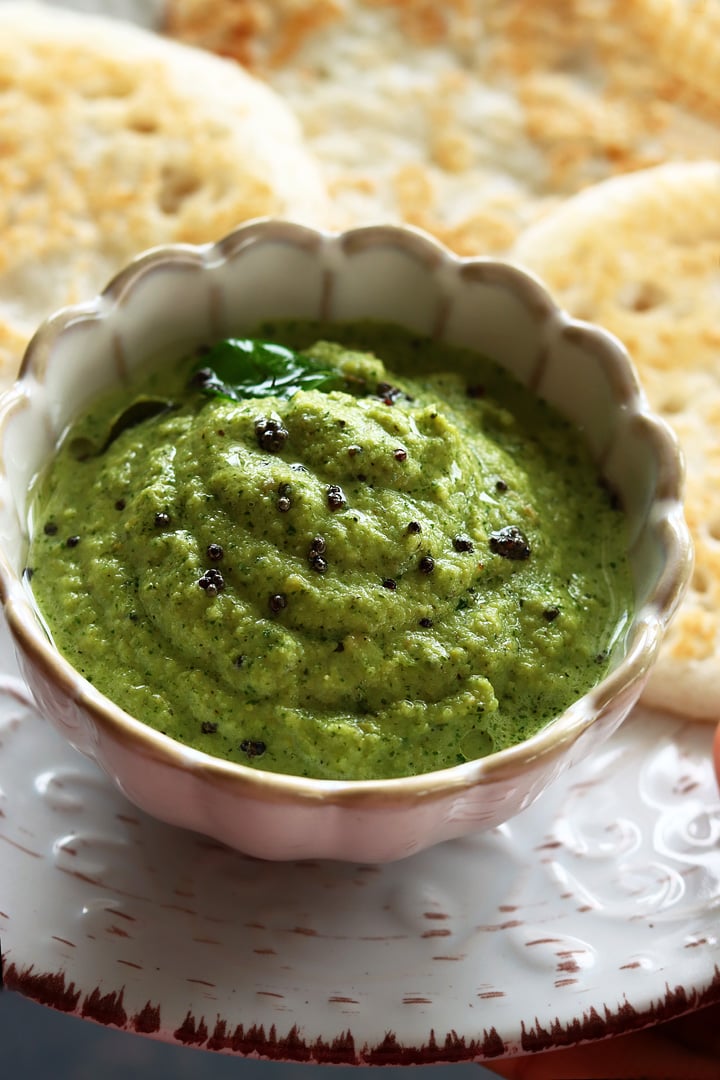 mint chutney served with oothapam