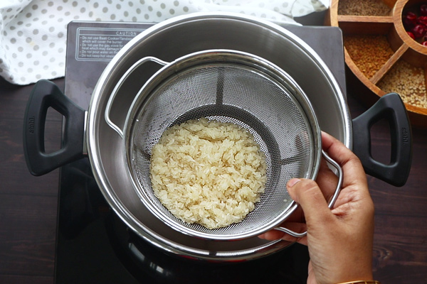 add washed rice to cooker
