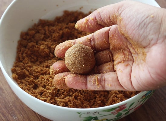 shape into ladoos