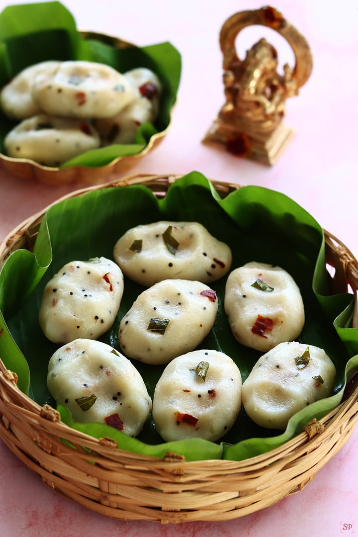kara pidi kozhukattai served
