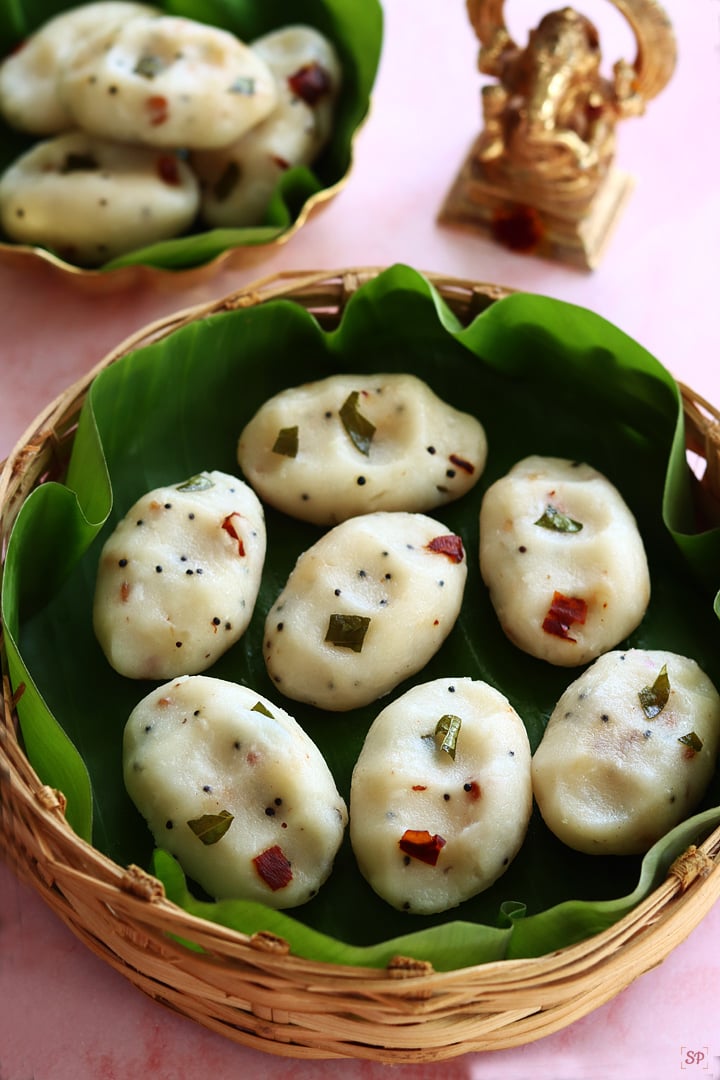 kara pidi kozhukattai served