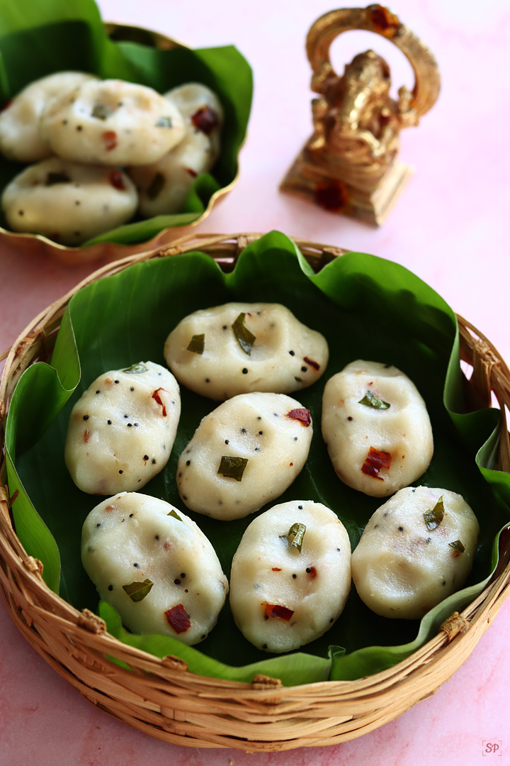 kara pidi kozhukattai served