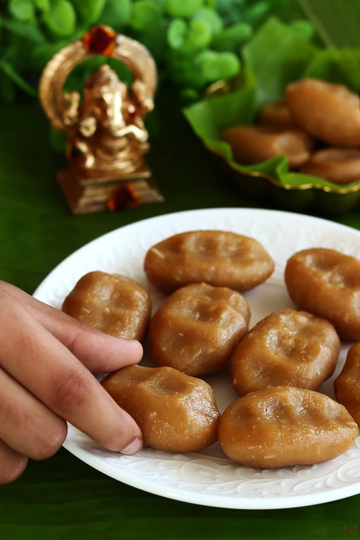 sweet pidi kozhukattai served as prasad for lord ganesha