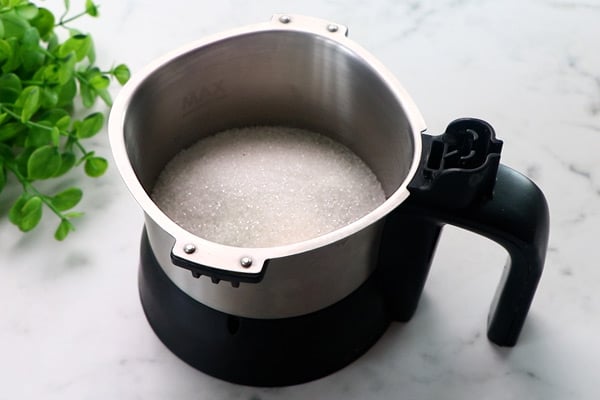 add sugar to mixer