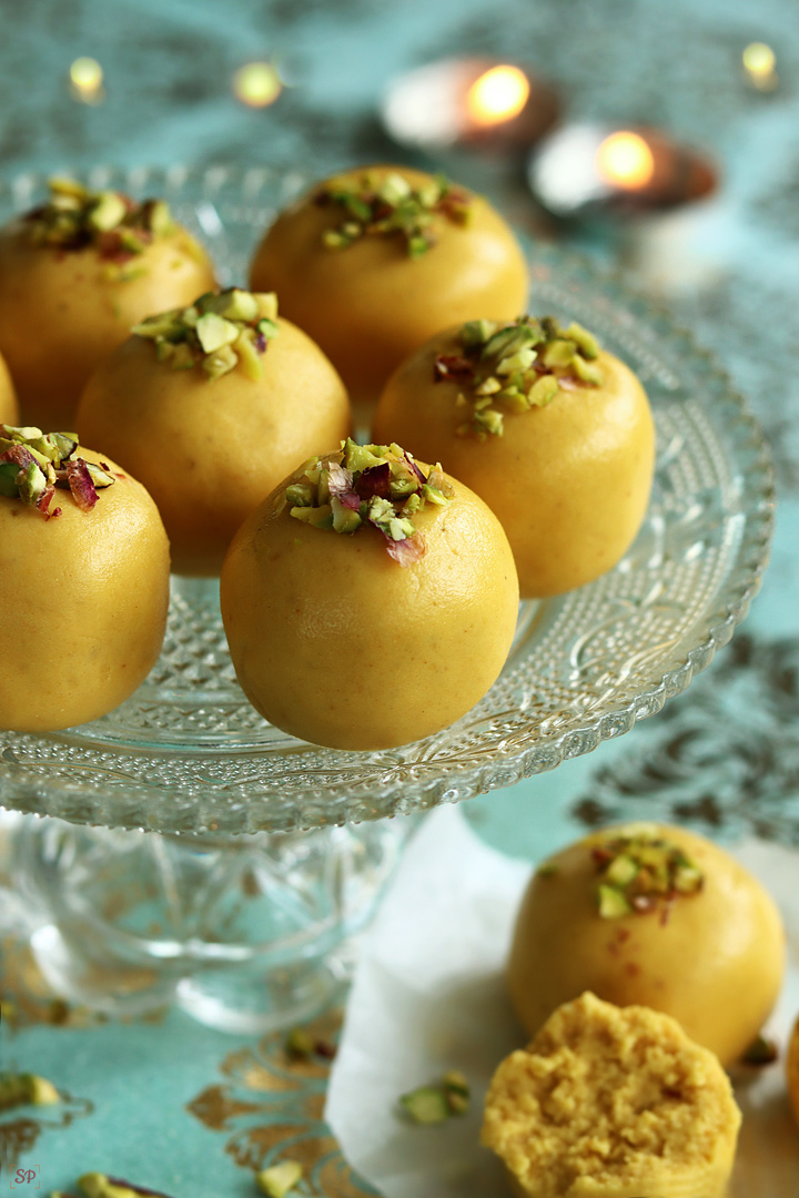 besan ladoo served