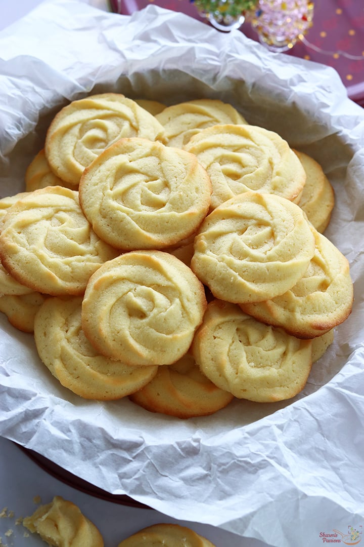 butter cookies in a box