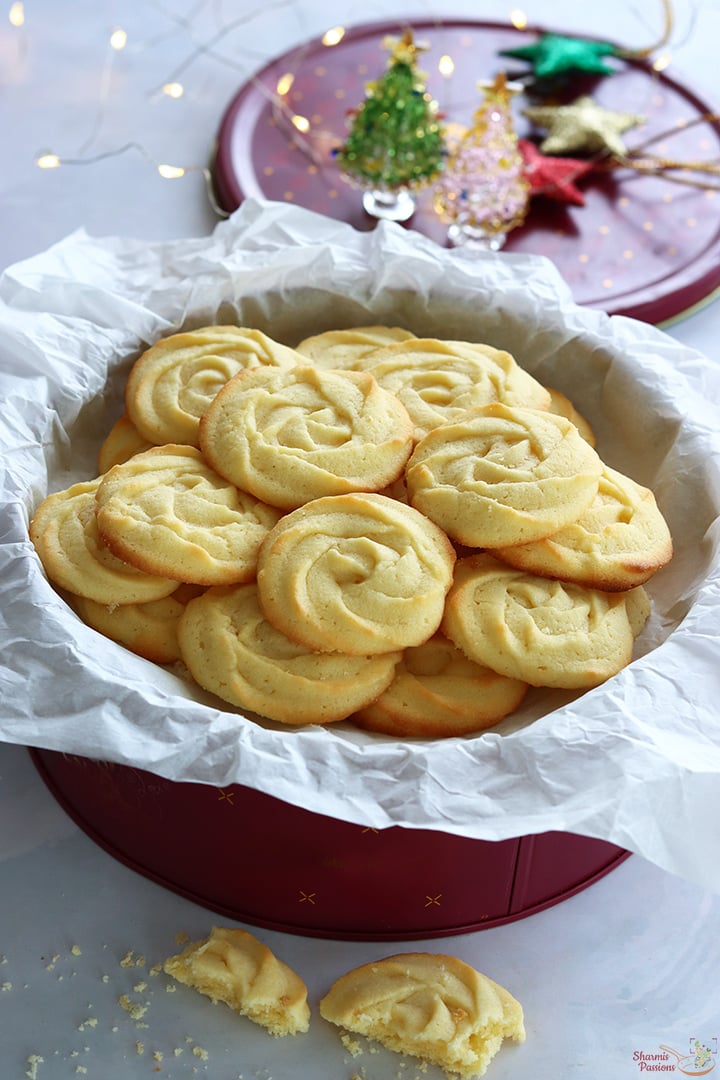 butter cookies in a box