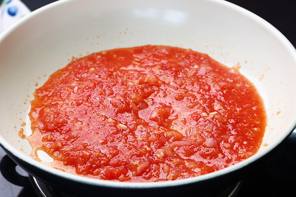 cook tomato puree