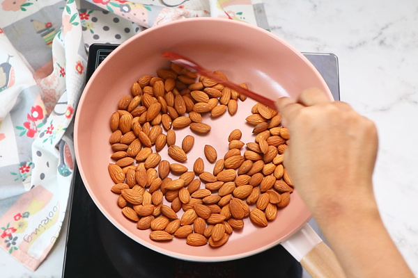 roast almonds