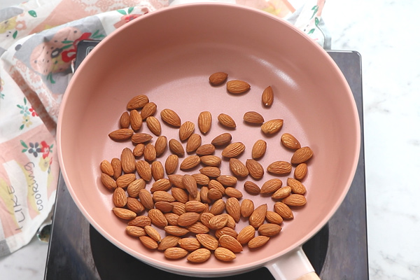 roast almonds