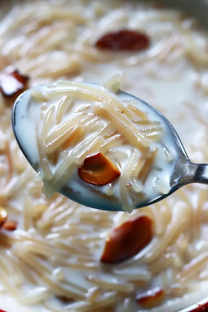 semiya payasam in spoon