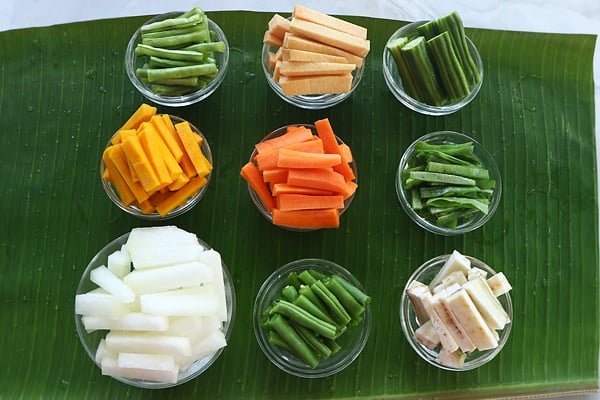 cut vegetables and keep it ready