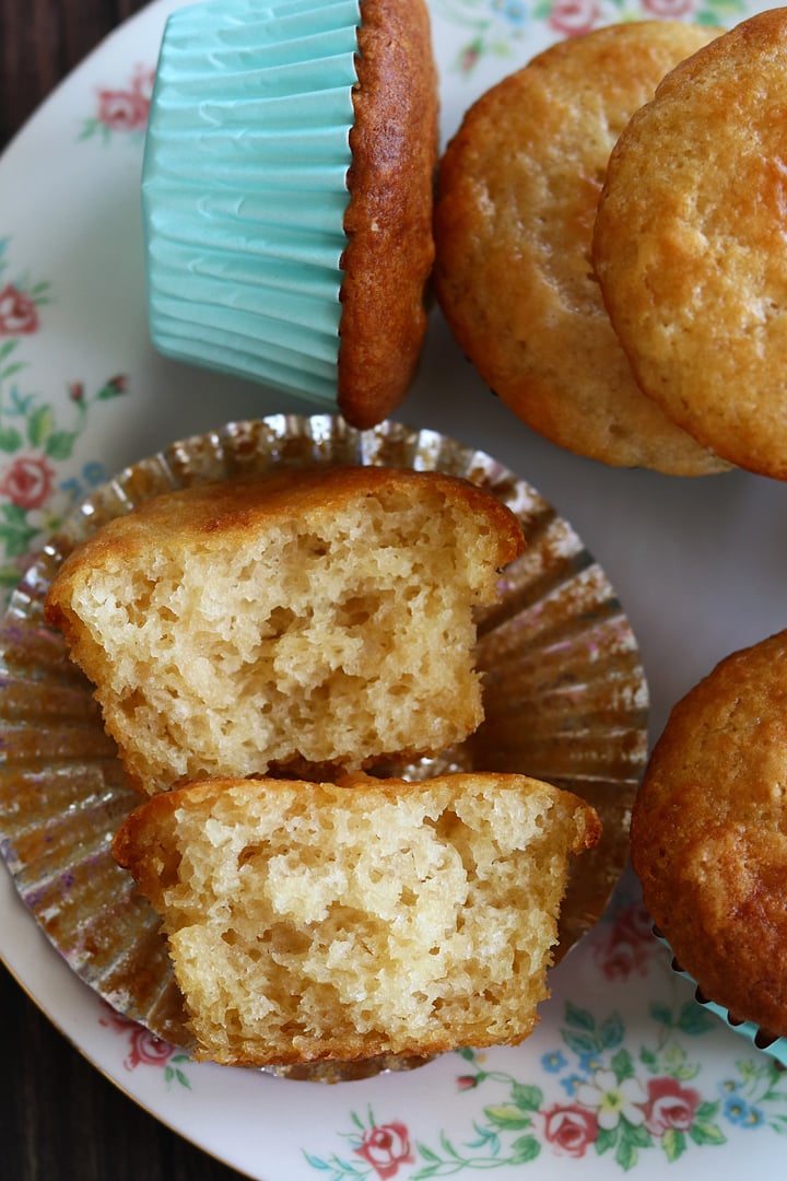 eggless vanilla muffins inside texture
