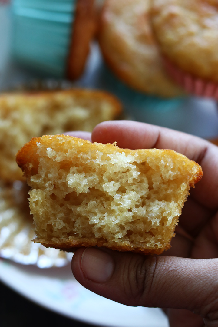 eggless vanilla muffins inside texture