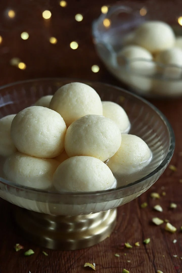 rasgulla served in a glass bowl