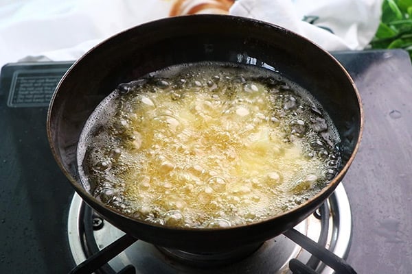 add potatoes to hot oil