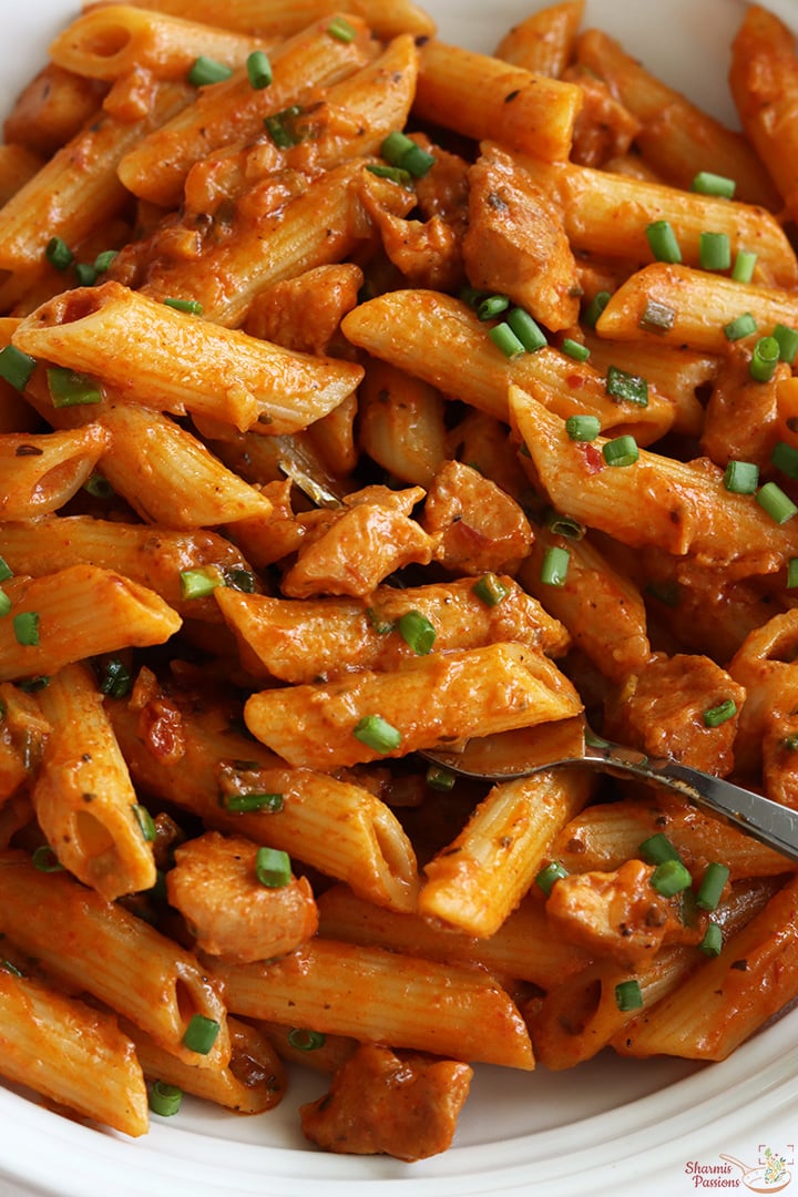 chicken pasta served with bread and mixed herbs