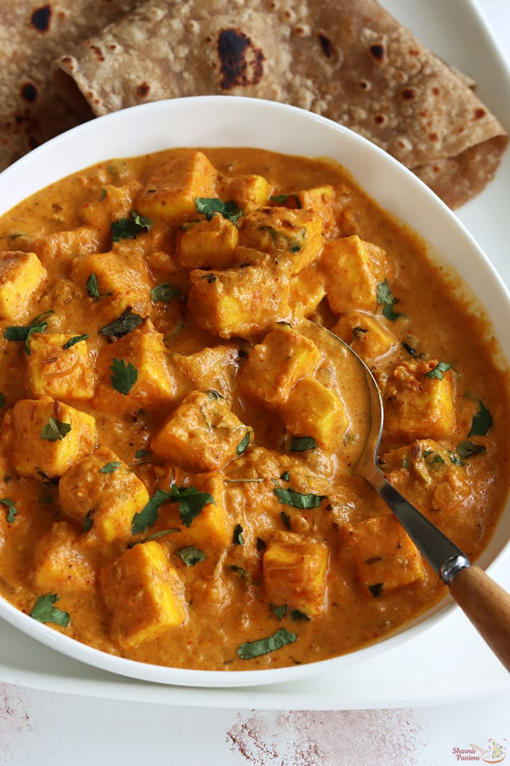 paneer curry served with roti
