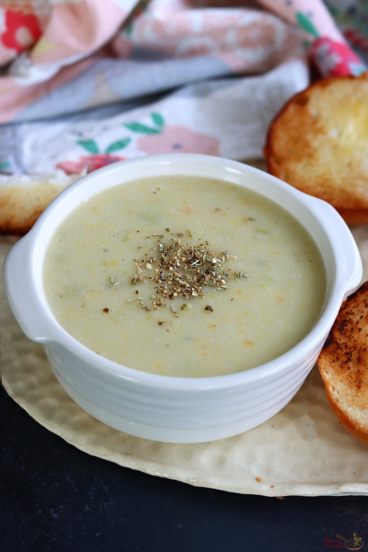 millet soup served with toasted bread