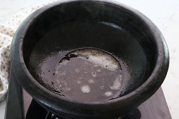 temper mustard seeds in oil