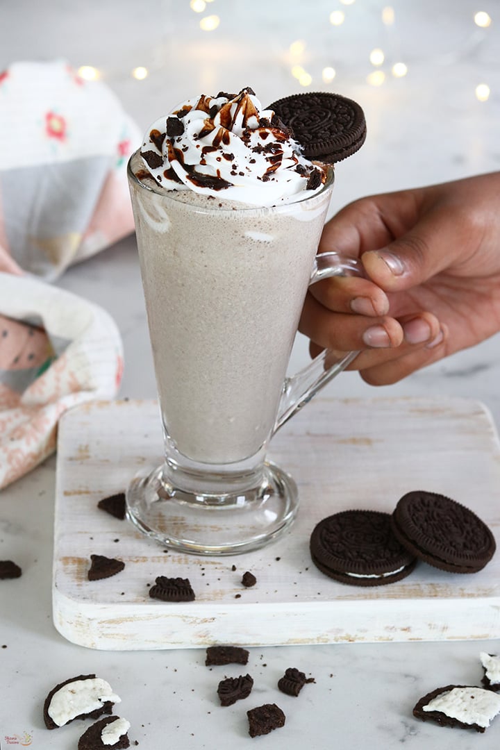 oreo milkshake served