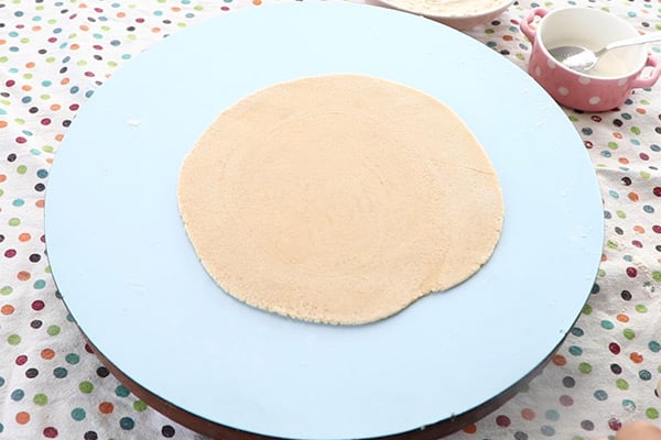 roll to round paratha