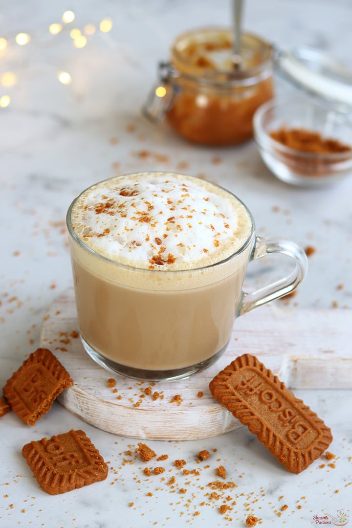 biscoff latte in a glass mug