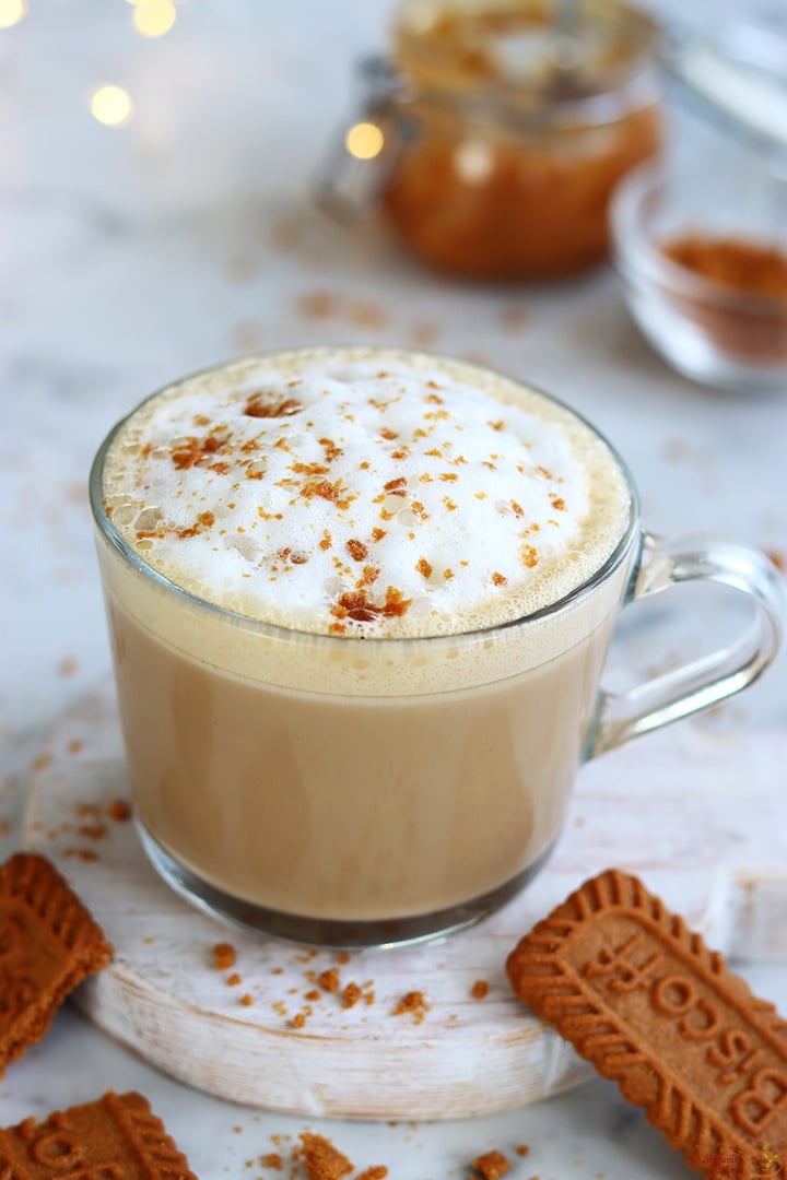 biscoff latte in a glass mug