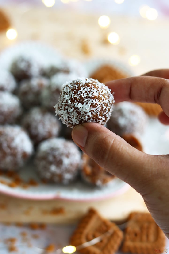 biscoff ladoos served in a plate