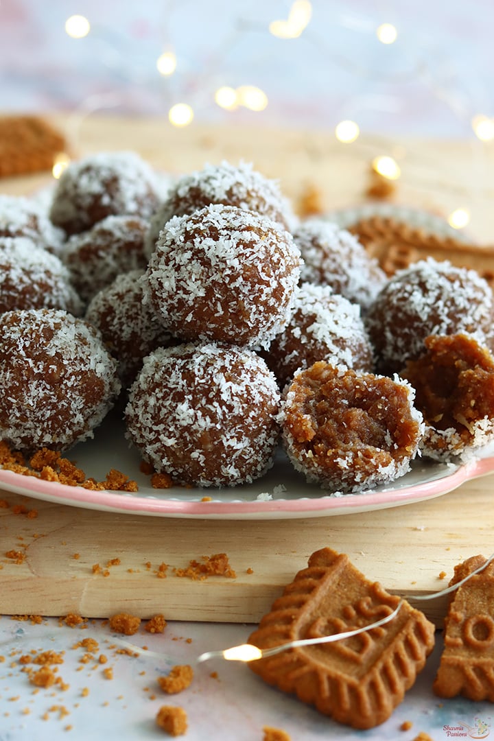 biscoff ladoos served in a plate