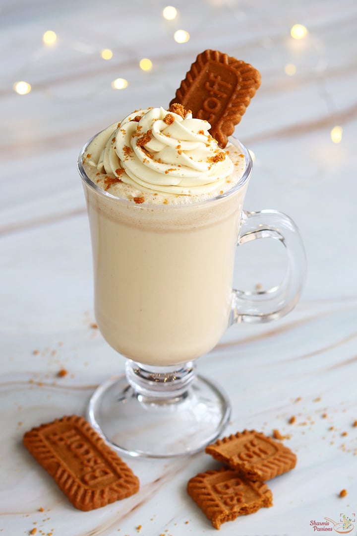 biscoff milkshake served with topping