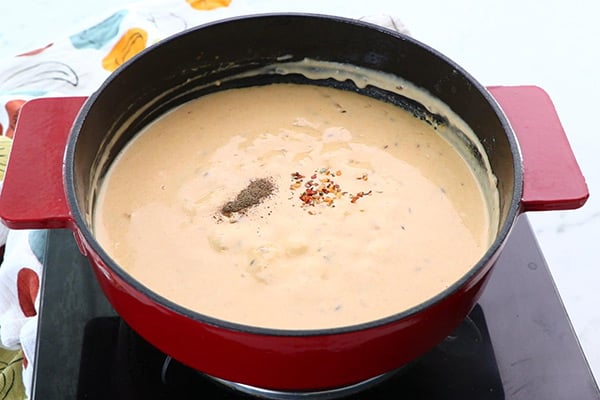 add pepper powder, mixed herbs