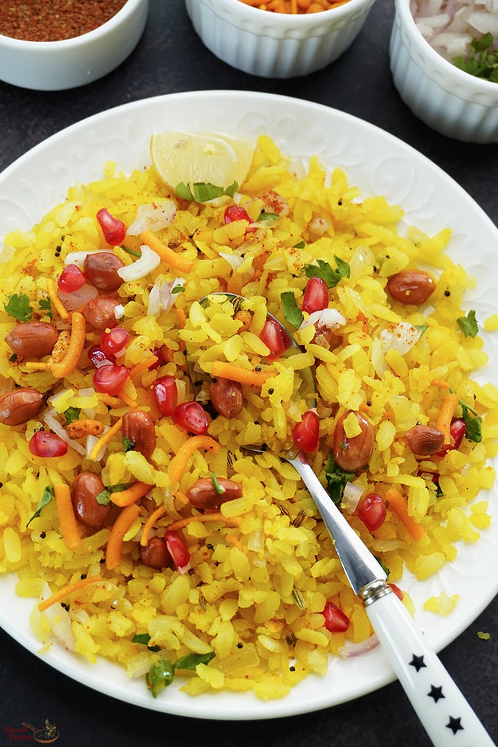 indori poha served with topping